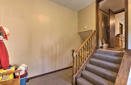 Ludington House | Lakefront Ludington Retreat w/Kayaks & Fire Pit!