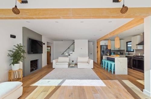 Oakland House | Lakefront luxurious retreat