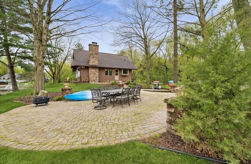 Whitewater House | Lakefront Luxury | 3BR Cabin w/Piers + Kayaks