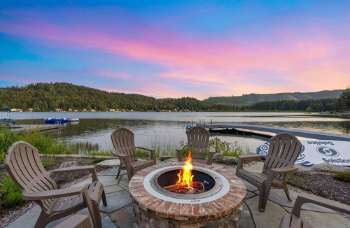 Olympia House | Lakefront Luxury Castle w/Hot Tub - Great for Groups, Gatherings, & Reunions!
