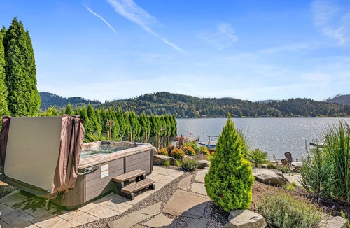 Olympia House | Lakefront Luxury Castle w/Hot Tub - Great for Groups, Gatherings, & Reunions!