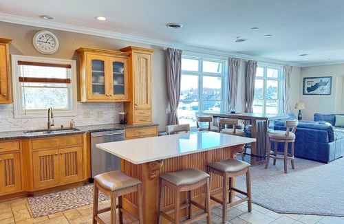 Green Lake Condo | Lakefront Luxury Perched on Green Lake Marina, 3rd Level Corner unit 3bd 2 bath