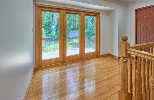 Town of Highland House | Lakefront Luxury Pool, Hot Tub, Sauna, 6BR, Theatre & Games, Delaware River
