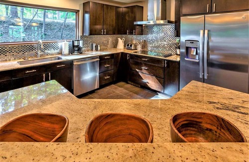 Mid America Cabin | Lakefront Luxury: Private Water Front Vacation Rental with Views Near Hot Springs, AR