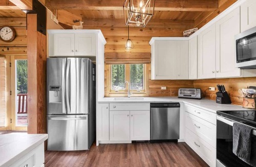 Saint Mary's Cabin | Lakefront Luxury | Hot Tub+Sauna | Near Skiing