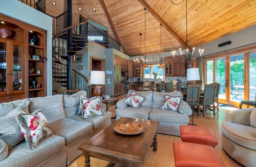 Hyde Park House | Lakefront Main House at Ondine Estate