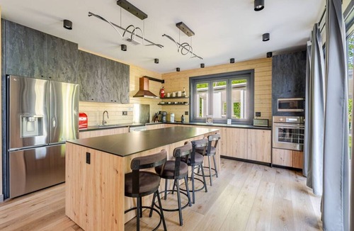 Scotrun Cabin | Lakefront Mansion/Exclusive SPA, Fishing, Lake