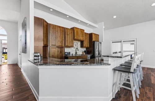 Ashland House | Lakefront Mansion!Close to SAC&Mahoney State Park!