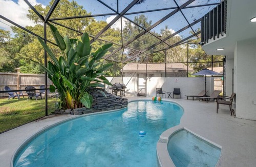 Rosemont House | Lakefront Mansion with Pool and Pilates