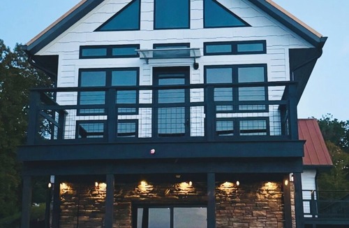 Ten Mile House | LAKEFRONT Master Suite, Master Bunk Rm. Spa, Game-Rm, Bar, Pool Table, Boat Dock