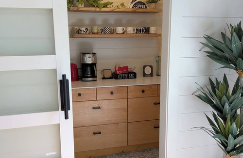McCormick House | Lakefront Masters Retreat: Newly Renovated