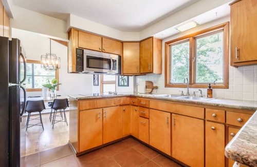 Williamson Cottage | Lakefront Midcentury Cottage