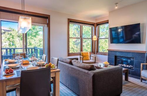Lac Superieur Village House | Lakefront, Mountain View - 2 Bds Superior Resort Suite