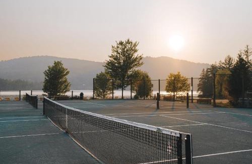 Lac Superieur Village House | Lakefront, Mountain View - 2 Bds Superior Resort Suite