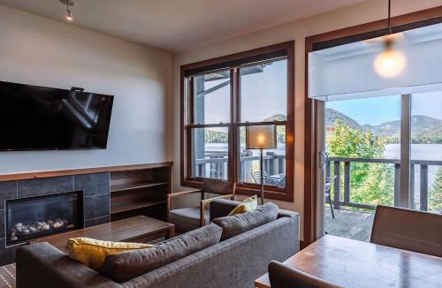 Lac Superieur Village House | Lakefront Mountain View - Resort Loft