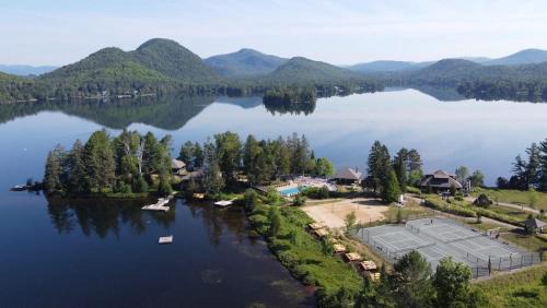 Lac Superieur Village House | Lakefront Mountain View - Resort Studio