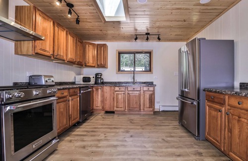 Eagle River House | Lakefront~Newly Remodeled~Firewood~WIFI