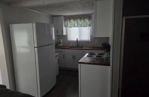 Harrison Cottage | Lakefront-No Cleaning Fees!-Wkly. Discounts-Sleeps 6-Great Fishing-No Pets