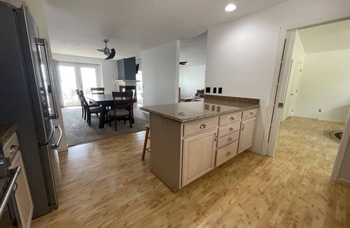 Le Center House | Lakefront Oasis; 6bdrm, Game Room, Sun Room- lake days and family memories!