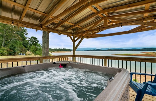 Dandridge House | Lakefront Oasis- Steps to Water- Private Boat Ramp
