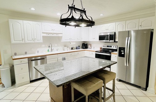 Eatonton House | Lakefront Oconee Cottage with Hot Tub and Boat