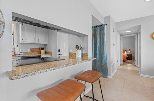 Lake Hamilton Condo | Lakefront on Hamilton! King Size Beds, Pool, Boat Slip & Gorgeous Sunsets!