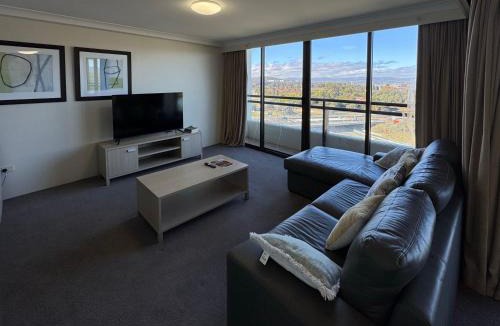 City West Apartment | Lakefront Panorama – Sky Collection Suite