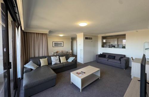 City West Apartment | Lakefront Panorama – Sky Collection Suite