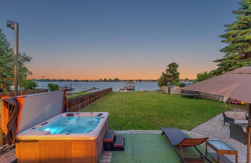 Chestermere Cottage | Lakefront Paradise, Hot Tub, Private Beach, Covered Dock, Kayaks, Near Downtown