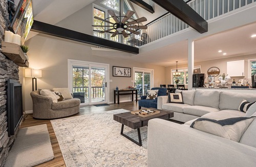 McHenry Ski Chalet | ✔ Lakefront paradise & lake toys included! Hot Tub~Dock~Game room & Fire-pit!