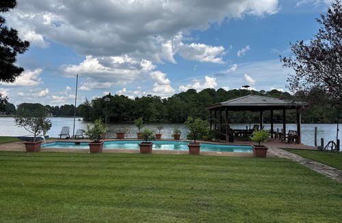 Flowood House | Lakefront Paradise with pool , 3bd 3Ba, Amazing views