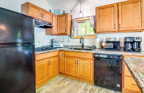 Ainsworth Cottage | Lakefront Pearson Cottage w/Swim Dock + Kayaks!