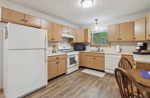 Lewiston Cabin | Lakefront Pine Retreat in Lewiston - 1 Mile from Garland Golf Resort