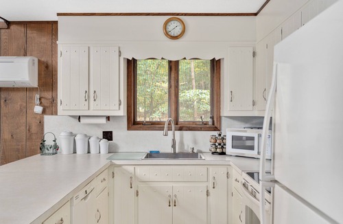 Gouldsboro House | Lakefront Poconos, Early check in late check out during winter months.
