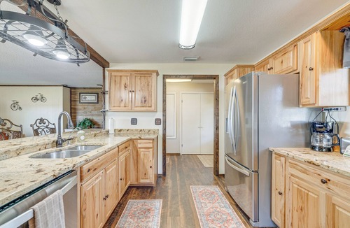 Hernando Cottage | Lakefront & Poolside! Family Retreat in Hernando