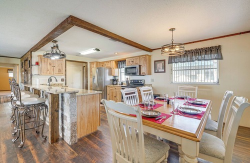 Hernando Cottage | Lakefront & Poolside! Family Retreat in Hernando