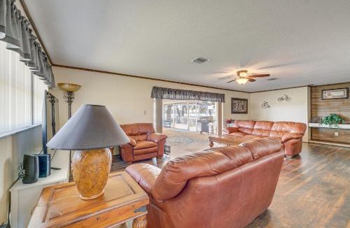 Hernando House | Lakefront & Poolside! Family Retreat in Hernando