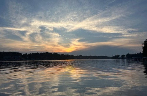 Harrison House | Lakefront, Private Beach on stunning Budd Lake, Kayaks, Fire Pit.