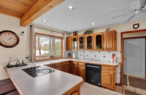 Lake Ariel Villa | Lakefront | Private Dock | Family Friendly | Kayaks | Hot Tub | Row Boat | Fireplace