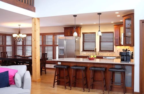 Bassett House | Lakefront Private Family Beach Retreat!