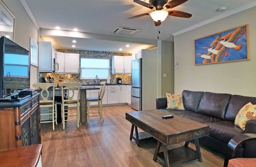 Siesta Key Condo | Lakefront Property on Siesta Key Among Tropical Landscape W/Heated Pool
