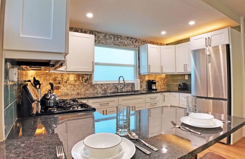 Siesta Key Condo | Lakefront Property on Siesta Key Among Tropical Landscape W/Heated Pool