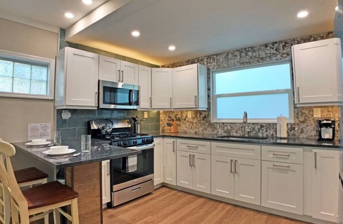 Siesta Key Condo | Lakefront Property on Siesta Key Among Tropical Landscape W/Heated Pool