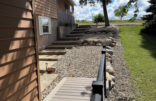 Aberdeen House | Lakefront property on the shore of Richmond Lake. Always in season. Always fun.