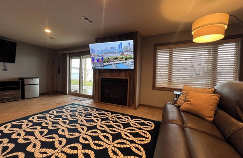 Hamlin County House | Lakefront Property on Poinsett
