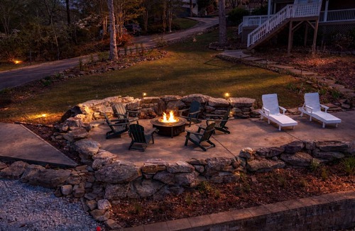 Seneca House | Lakefront + Quiet Cove + Dock + Fire Pit + 4 Kings + Bunks