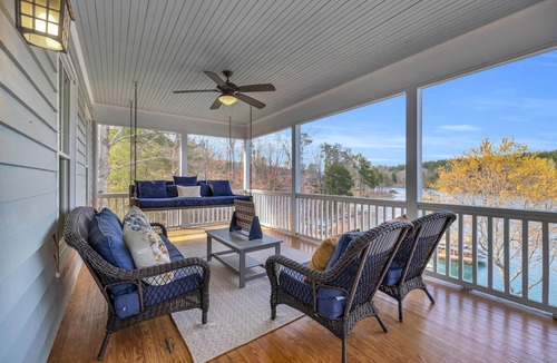 Seneca House | Lakefront + Quiet Cove + Dock + Fire Pit + 4 Kings + Bunks