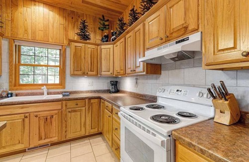 Manitowish Waters Condo | Lakefront resort retreat with screened porch, fireplace, pool, marina, & dining