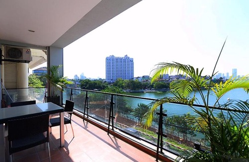 Quang An Apartment | Lakefront Residence