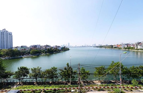 Quang An Apartment | Lakefront Residence